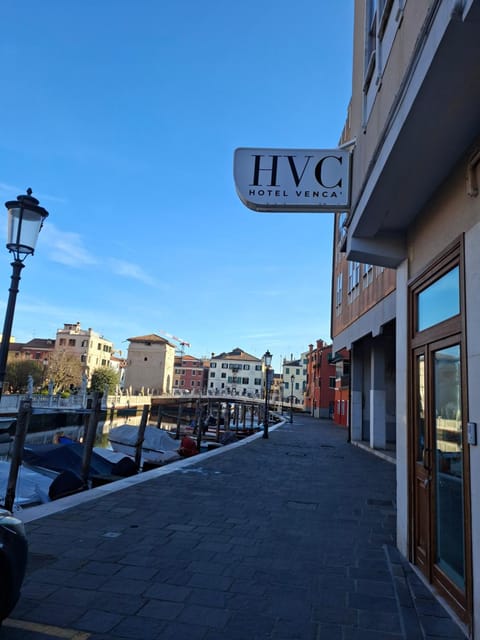 Property building, Day, Neighbourhood, City view, Street view