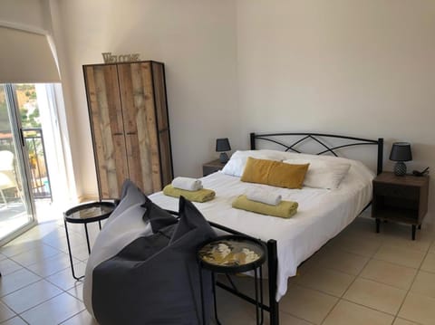 Panoramic Holidays - Standard 49 Apartment in Peyia