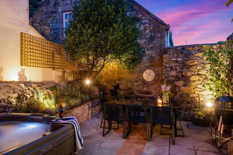 Patio, Garden, Seating area, Dining area