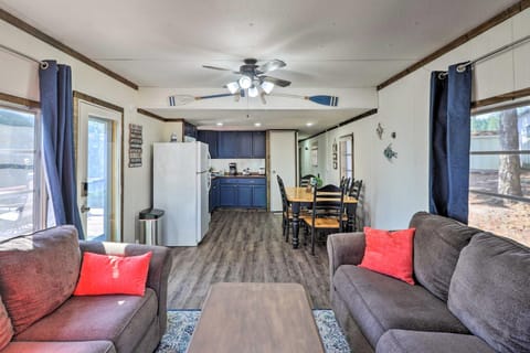 Cozy Lakeside Home with Lake and Mountain Views! House in Lakeside