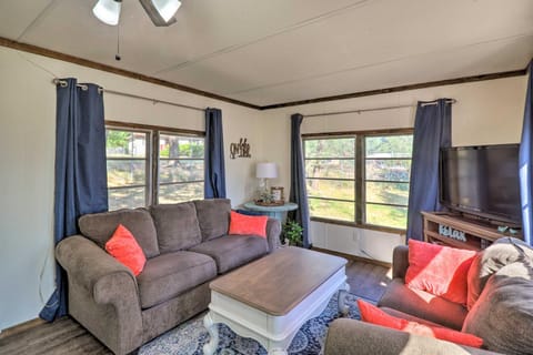 Cozy Lakeside Home with Lake and Mountain Views! House in Lakeside