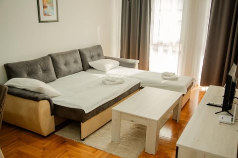 Bed, Living room