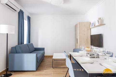 TV and multimedia, Photo of the whole room, Dining area, air conditioner