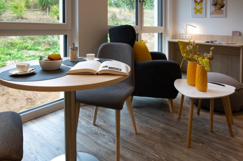 Seating area, Dining area