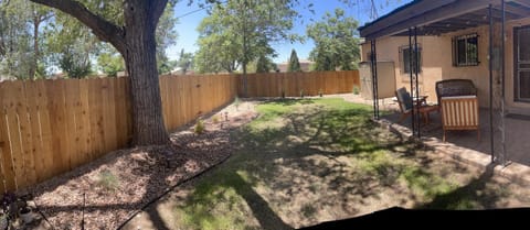 Vintage charm vacation home with modern comforts near Old Town House in Albuquerque