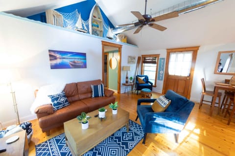 TV and multimedia, Living room, Seating area, fireplace