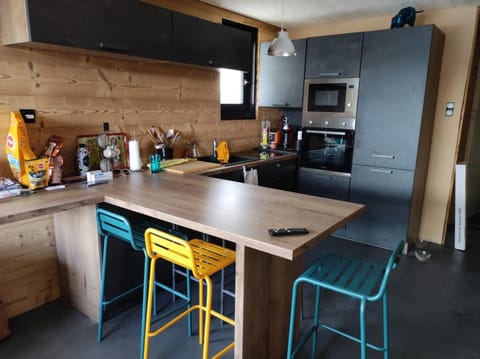 Kitchen or kitchenette, Dining area, dishwasher, oven