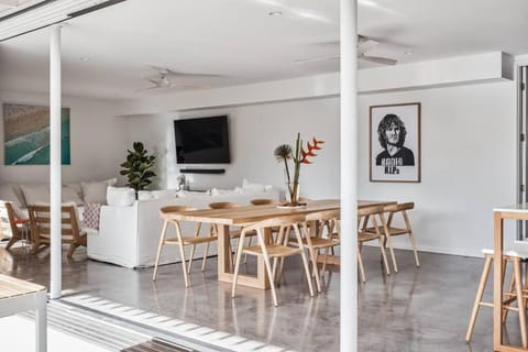 TV and multimedia, Living room, Dining area
