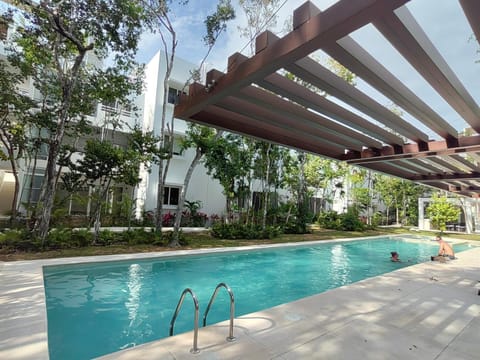 Pool view, Swimming pool, sunbed