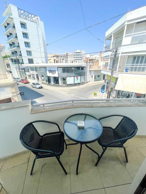 Property building, Balcony/Terrace, City view, Street view