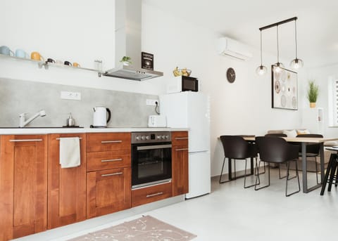 Coffee/tea facilities, Living room, Dining area, minibar, pet friendly, toaster, kitchen