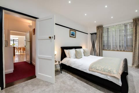 Wildflower garden Apartment in Portsmouth