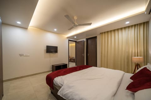 Bed, TV and multimedia, Photo of the whole room, Bedroom, air conditioner
