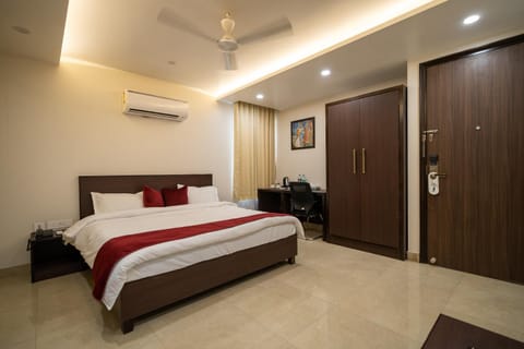Bed, TV and multimedia, Photo of the whole room, Bedroom, wardrobe, air conditioner