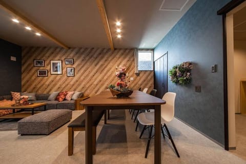 Living room, Dining area