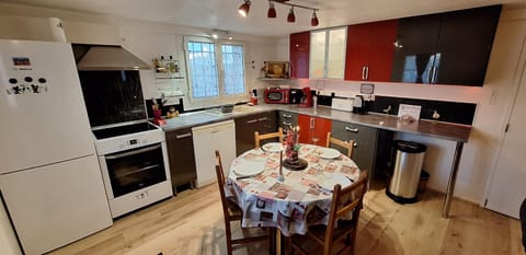 Superbe T2 avec jardin, piscine-enfant et parking Apartment in Arles