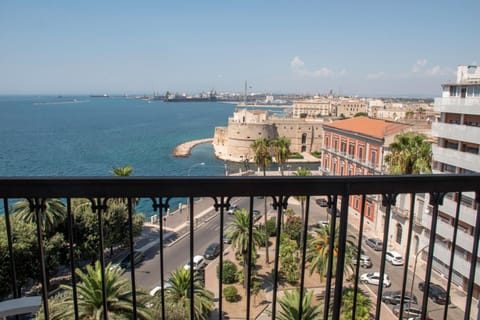 Property building, Nearby landmark, Natural landscape, Balcony/Terrace, City view, Sea view, Street view, Parking