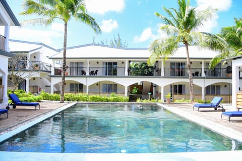 Property building, Swimming pool, Swimming pool