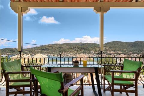 Property building, Balcony/Terrace, Living room