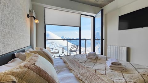 Bed, View (from property/room), Bedroom, Mountain view