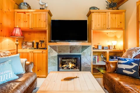 Cozy Cabin MCA 1356 Cabin in Manzanita