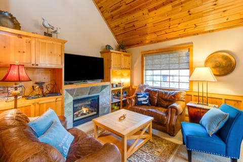 Cozy Cabin MCA 1356 Cabin in Manzanita