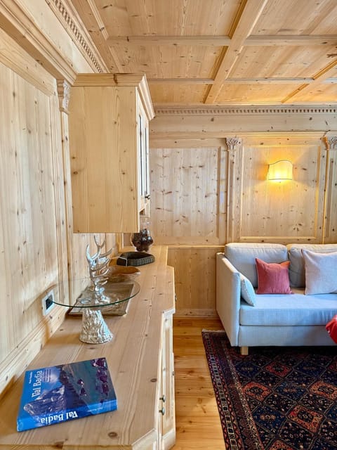Luxury Chalet at the Foot of the Dolomites by the Castle Apartment in La Villa