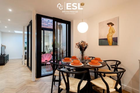 Seating area, Dining area