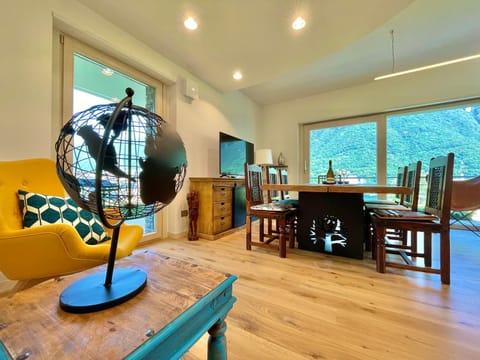 Living room, Dining area