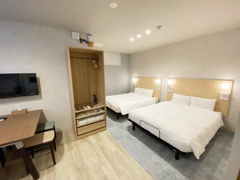 Bed, TV and multimedia, Photo of the whole room