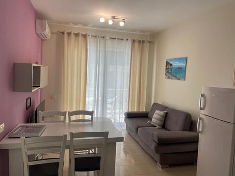 2 Bedrooms Seaside View Apart, free parking. Apartment in Vlorë