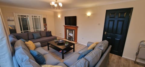 Shirley L, Milton, Cambridge, 4 BR House, Newly Refurbished House in South Cambridgeshire District
