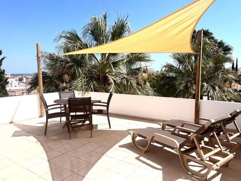 Balcony/Terrace, sunbed