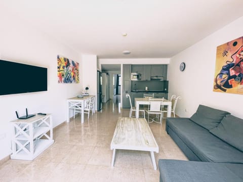 TV and multimedia, Living room, Photo of the whole room, Dining area