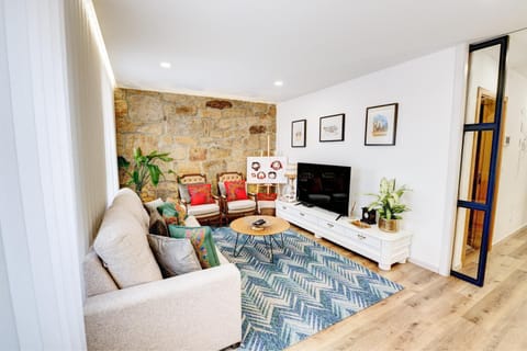 Communal lounge/ TV room, TV and multimedia, Living room, Seating area, Evening entertainment