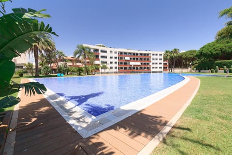 Property building, Garden, Swimming pool