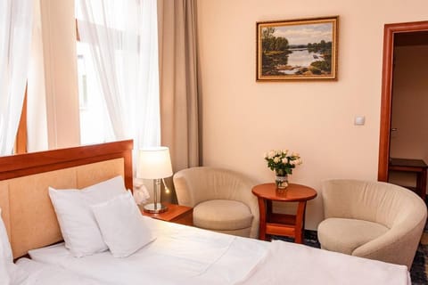 Bed, Living room, Bedroom