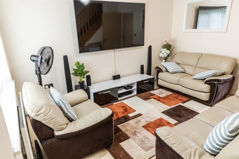 Communal lounge/ TV room, TV and multimedia, Living room, Seating area, Evening entertainment, fireplace