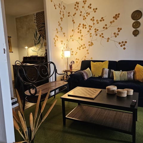 Living room, Seating area