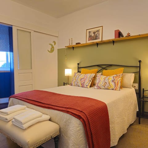 Bed, Photo of the whole room, Bedroom