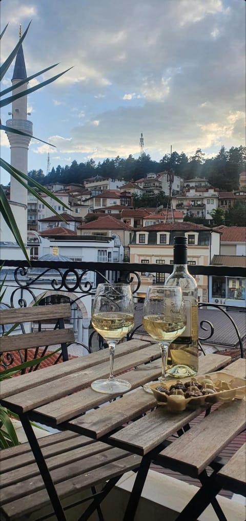 Day, View (from property/room), Balcony/Terrace, Food and drinks, City view