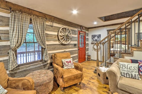 Cozy Creekside Mountain Escape with Hot Tub! House in White County