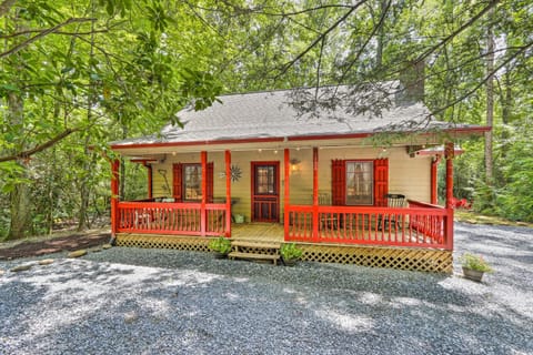 Cozy Creekside Mountain Escape with Hot Tub! House in White County