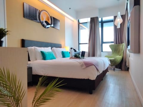 Photo of the whole room, Seating area, Bedroom