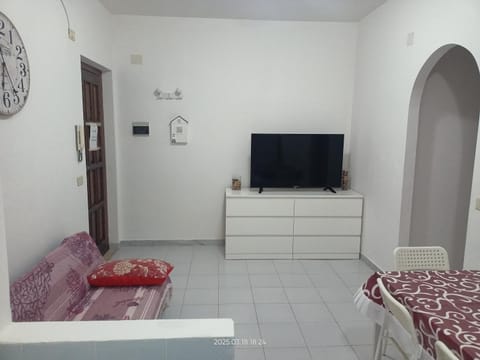 Communal lounge/ TV room, TV and multimedia, Living room, Photo of the whole room, Seating area