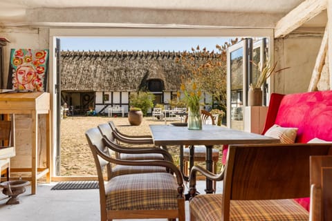 Lounge or bar, Seating area