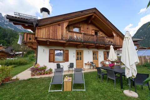 Property building, Natural landscape, Garden, Garden view