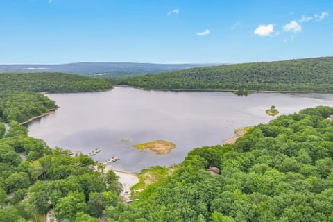 Big Boulder Bliss House in Tunkhannock Township