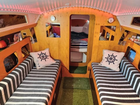 VOILIER AU SOLEIL LEVANT Docked boat in Le Havre