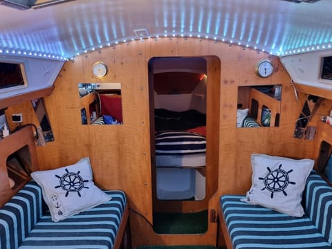 VOILIER AU SOLEIL LEVANT Docked boat in Le Havre